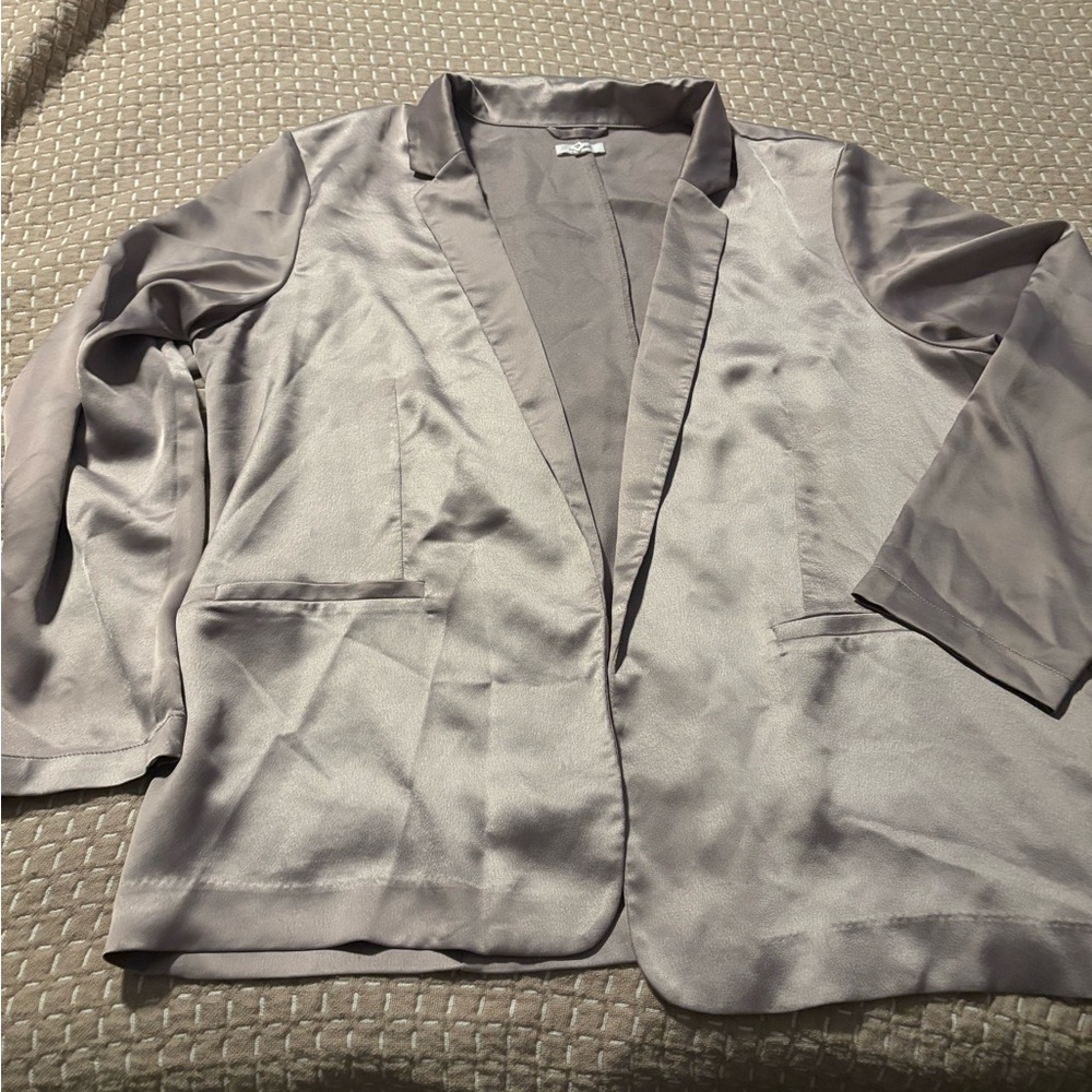 Chic Satin Blazer in Soft Pink